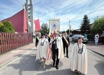 	Członkowie bractwa biorą aktywny udział w życiu parafii.