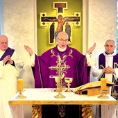 Uroczystości przewodniczył bp Janusz Ostrowski.