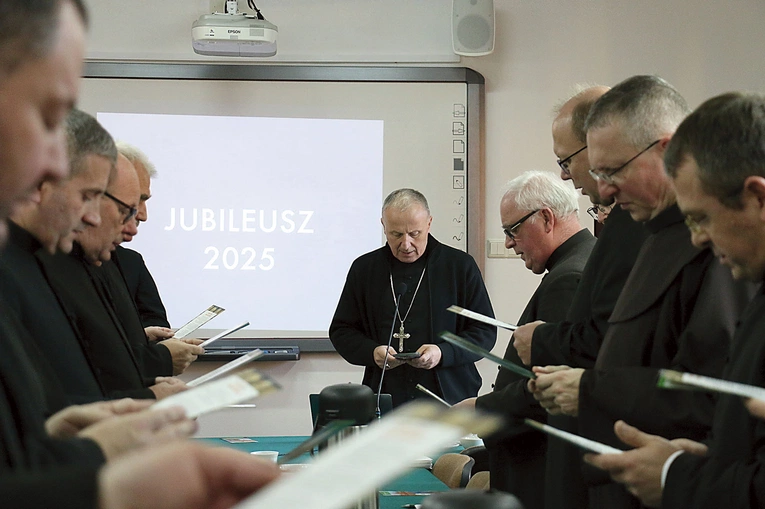 Podczas spotkania z biskupem radomskim duszpasterze odmówili modlitwę przygotowaną na Rok Święty.