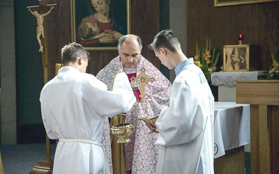 Warto pamiętać, że dar odpustu można uzyskać wielokrotnie, ofiarując go za siebie lub za zmarłych.