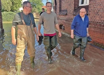 Kościół wrocławski pomaga gminie Lewin Brzeski długoterminowo i mądrze, głównie przez Caritas.