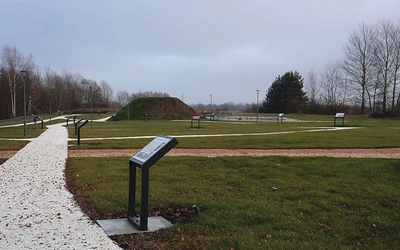 Na tablicach tematycznych znajdują się opisy miejsc biblijnych.
