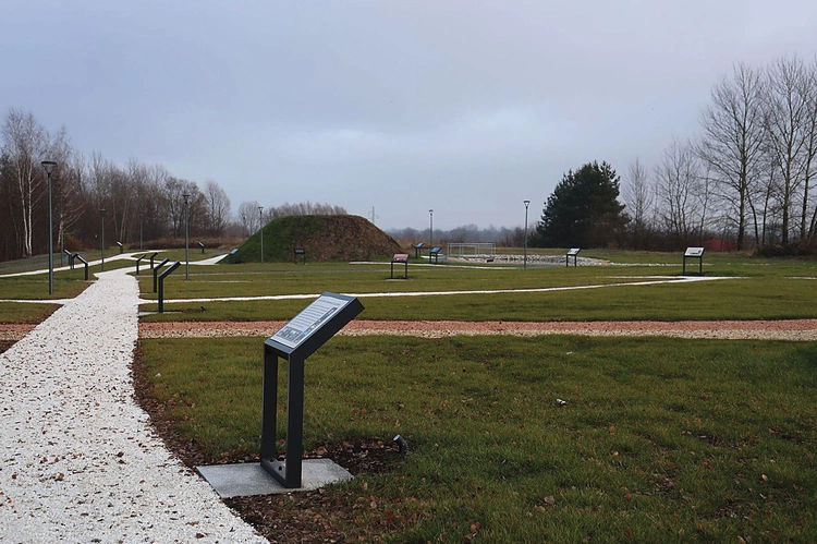 Na tablicach tematycznych znajdują się opisy miejsc biblijnych.