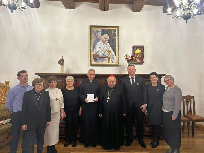 Relikwie św. Jana Pawła II dla magnuszewskiej parafii