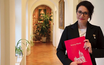 – Cenię sobie pracę w Kościele i z radością ją podejmuję. Kościół w diecezji ma twarz konkretnego człowieka. Wiem, że w tej pracy są radości i trudności, blaski i cienie, spodziewam się, że będzie trochę dziegciu i miodu – mówiła po odebraniu nominacji Ilona Krawczyk-Krajczyńska.