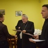 Nagrody laureatom wręczał biskup ordynariusz.