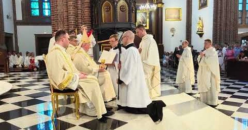 Bądźcie kapłanami służby