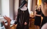 Klaryski uczą haftu