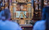 Klaryski uczą haftu