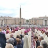 Podczas rozpoczęcia październikowej sesji synodu
