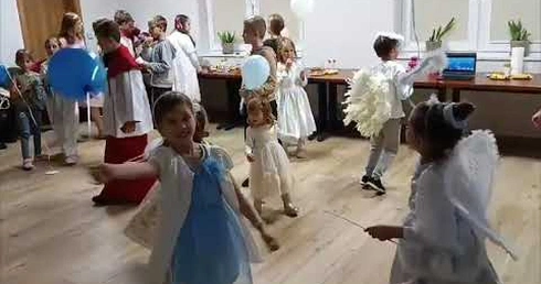 Zabawa taneczna z balonami