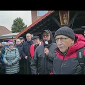 Wał Ruda, 18 listopada 2024 roku. Rozpoczęcie Drogi Krzyżowej z udziałem nuncjusza abp. Filipazziego
