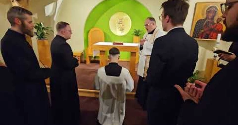 Przysięgi przed święceniami diakonatu w WSD w Koszalinie.
