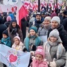 Przedstawiciele wspólnoty na manifestacji.