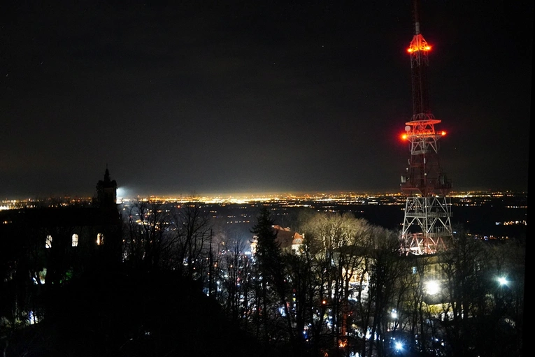 W Nowy Rok na Ślęży. Czas i wieczność, góra i światło