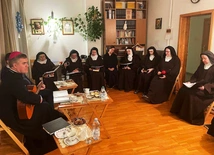 Po kolędzie za klauzurą