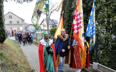 Kłaniajcie się, królowie!