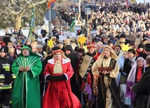 Kłaniajcie się, królowie!