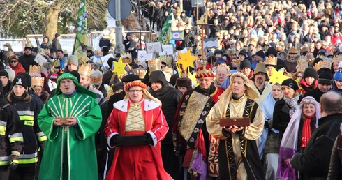 Kłaniajcie się, królowie!