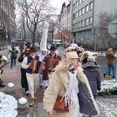 Katowice. Dziady Noworoczne na ulicach miasta