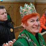 Mędrcy między drewnianymi chałupami