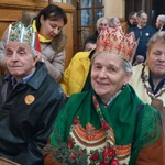 Mędrcy między drewnianymi chałupami