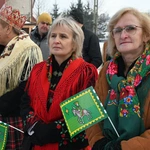 Mędrcy między drewnianymi chałupami