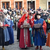 Kłaniajcie się królowie!