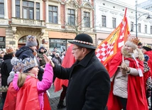 Byliśmy z Wami na Orszakach Trzech Króli! Posłuchaj, jak kard. Ryś śpiewa własne zwrotki znanej kolędy