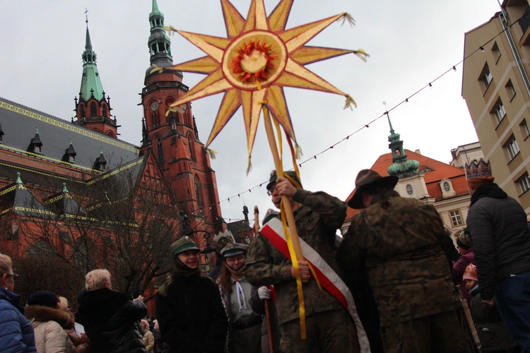 Książę i Królowie wspólnie w orszaku