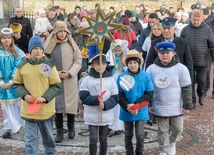 Orszak przeszedł ulicami Rusinowa.