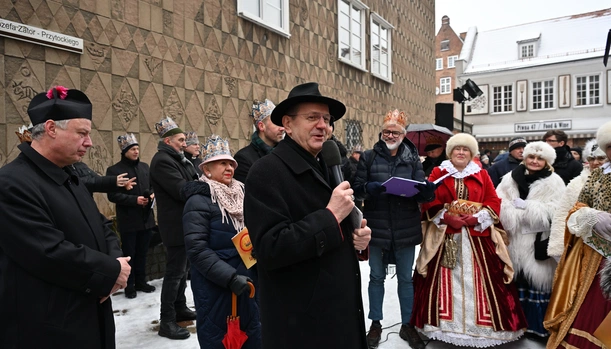 Z pokłonem przed Dworem Artusa