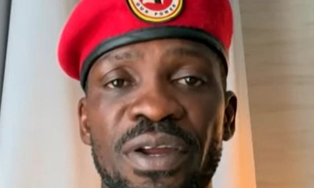 Syn prezydenta Ugandy grozi liderowi opozycji „ścięciem głowy”