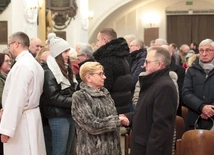 Spojrzenia głęboko w oczy, łzy wzruszenia, uśmiechy – odnawianiu przysięgi często towarzyszyły emocje sprzed lat.
