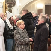 Spojrzenia głęboko w oczy, łzy wzruszenia, uśmiechy – odnawianiu przysięgi często towarzyszyły emocje sprzed lat.