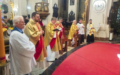 W katedrze rok zakończono modlitwą.