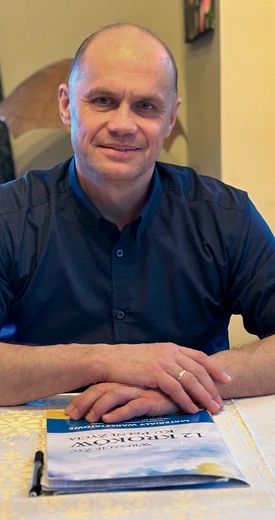 	– Ten program prowadzi do samopoznania w świetle Bożej prawdy. Widząc ogrom zmian we mnie, chcę o tym mówić, aby i inni mieli szansę na szczęśliwe życie – podkreśla Artur Jankowski. 