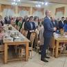 	Przedstawiciele wspólnot, którzy posługują parom sakramentalnym i ich dzieciom, w seminaryjnym refektarzu.