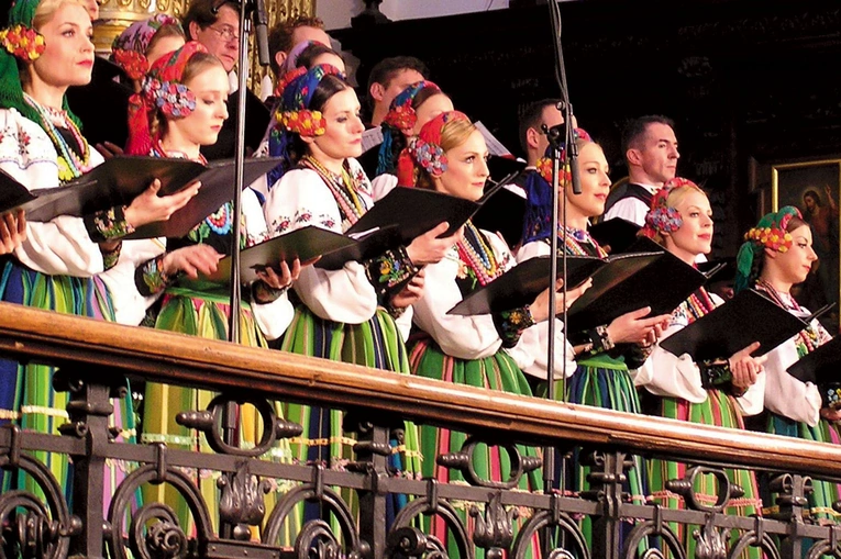 	Żywe wspomnienie po Tadeuszu Sygietyńskim to zespół Mazowsze i Centrum Folkloru Polskiego „Karolin”.