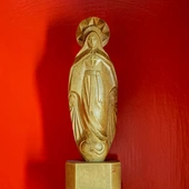 Figurka Matki Bożej zza Drutów
