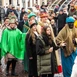 Mieszkańcy Skoczowa tańczący poloneza do kolędy "Bóg się rodzi".