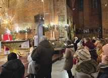 W czasie liturgii kilkadziesiąt osób włączyło się w dzieło Duchowej Adopcji Dziecka Poczętego.