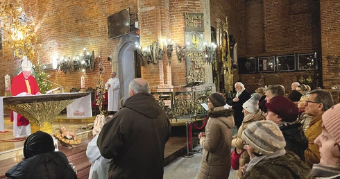 W czasie liturgii kilkadziesiąt osób włączyło się w dzieło Duchowej Adopcji Dziecka Poczętego.