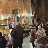 W czasie liturgii kilkadziesiąt osób włączyło się w dzieło Duchowej Adopcji Dziecka Poczętego.