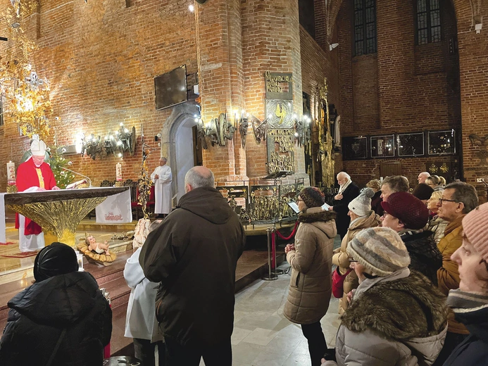 W czasie liturgii kilkadziesiąt osób włączyło się w dzieło Duchowej Adopcji Dziecka Poczętego.