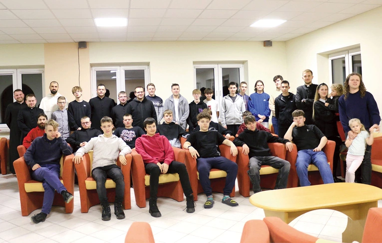 	Skupienie pozwoliło uczestnikom zastanowić się nad sensem życia. W tym pomagali im organizatorzy i zaproszeni goście. 