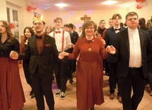 	Były to wyjątkowe rekolekcje połączone z sylwestrową zabawą w duchu „Nowej kultury”.