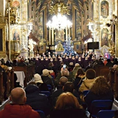 	Śpiewacy nie tylko wzbogacają liturgię, ale i promują miejscową tradycję muzyczną.