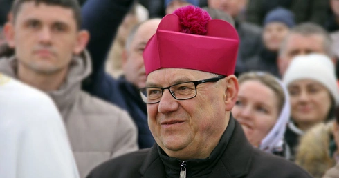 Bp Kiciński: Osoby konsekrowane swoim życiem objawiają bliskość Boga
