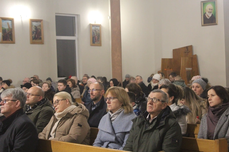 Ciechanów. Oazowe kolędowanie z biskupem
